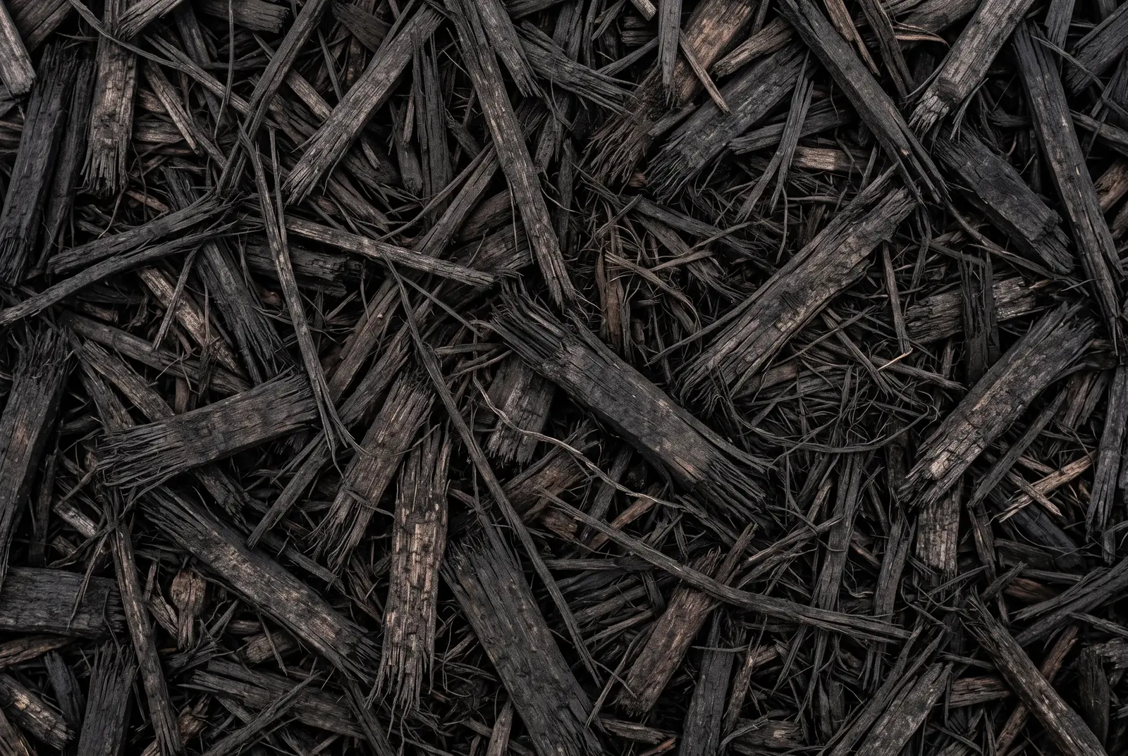 Black Shredded Mulch - Image 4